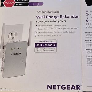 NETGEAR Dual Band AC1200 WiFi Range Extender - White